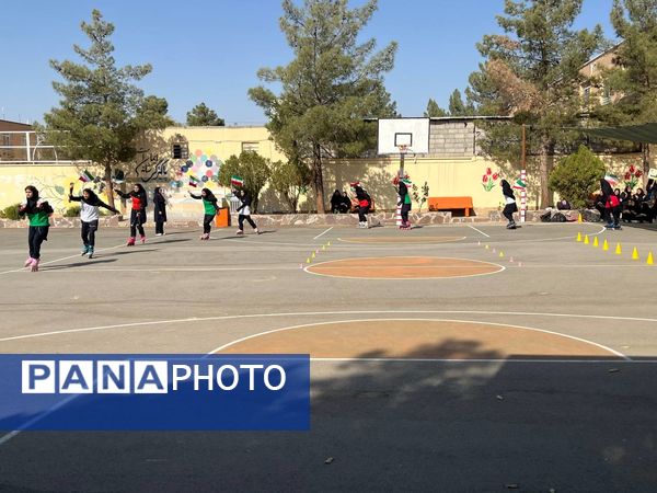 مراسم بزرگداشت هفته تربیت بدنی و ورزش در دبیرستان شاهد هاجر