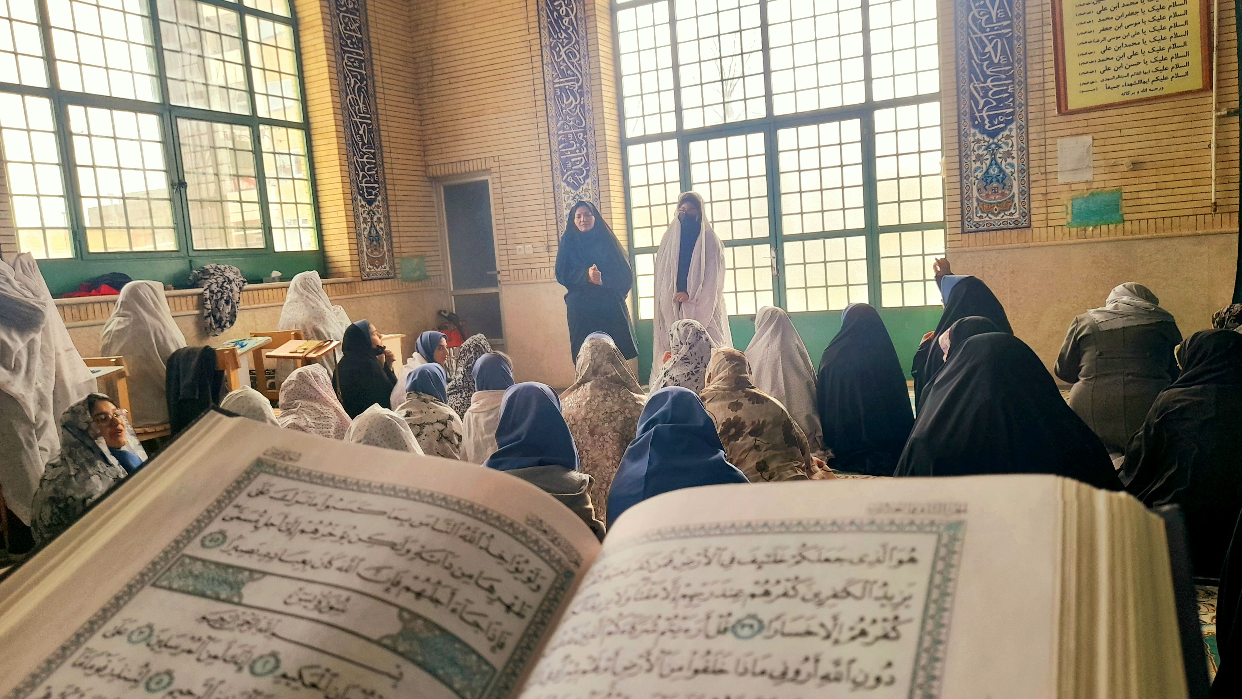 شرکت دانش‌آموزان در نماز جماعت