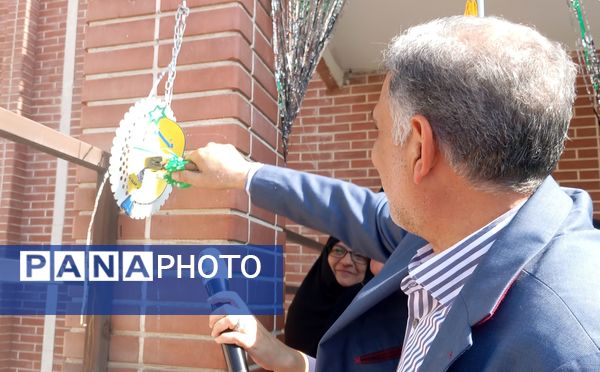 برگزاری جشن شکوفه ها در دبستان حاج تقی احدیان ناحیه ۶ مشهد