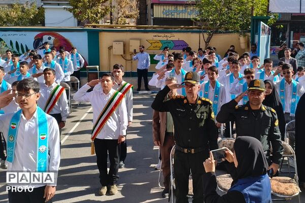 آغاز سال تحصیلی در دبیرستان نمونه دولتی شهدای علم و فناوری با عطر دفاع مقدس