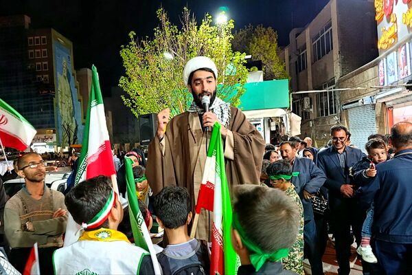 موکب آموزش و پرورش ناحیه یک کرمانشاه، نقطه عطف راهپیمایی شبانه شد