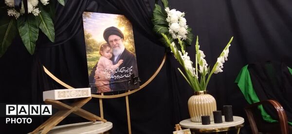  مراسم بزرگداشت رهبر شهید با حضور منتخب دانش‌آموزان استان یزد
