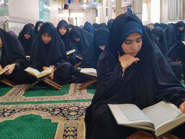 ضیافت افطاری دبیرستان شاهد فاطمیه 