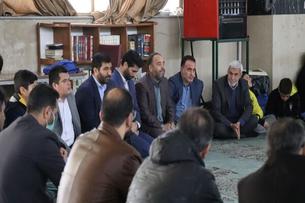 نماز جمعه این هفته شهرستان پاکدشت شاهد حضور پر رنگ فرهنگیان بود
