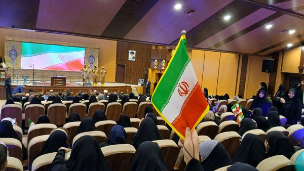 نمایشگاه «در لباس سربازی»