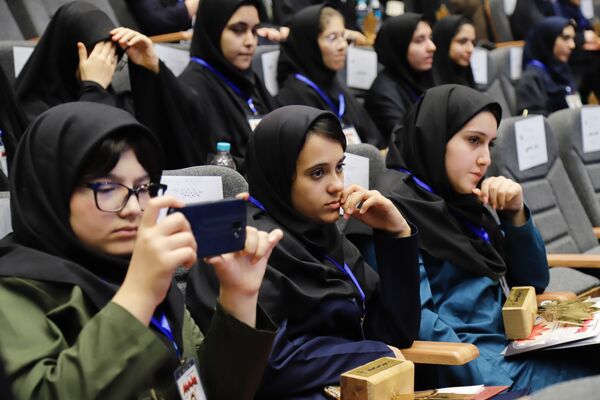 تجلیل از برگزیدگان ایثار با یاد شهدای شجره طیبه