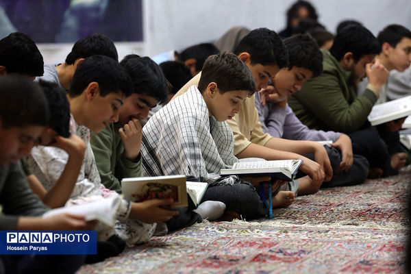 اعتکاف دانش‌آموزی در مسجد جامع امام جعفر صادق(ع) اقدسیه