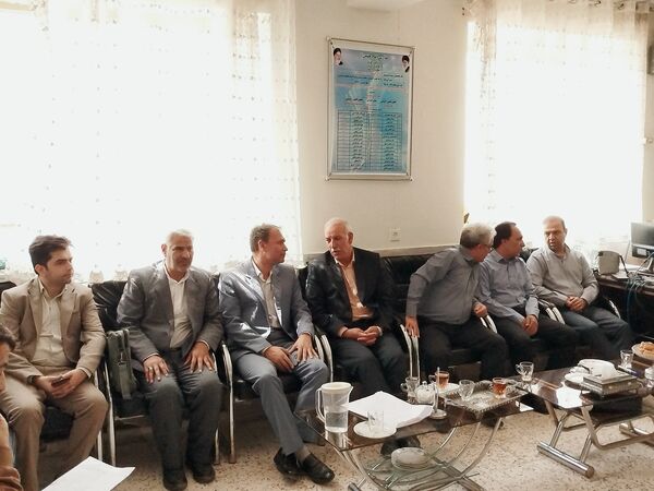 بازدید معاون پرورشی و تربیت بدنی آموزش و پرورش کاشمر از دبیرستان امام حسین (ع) 