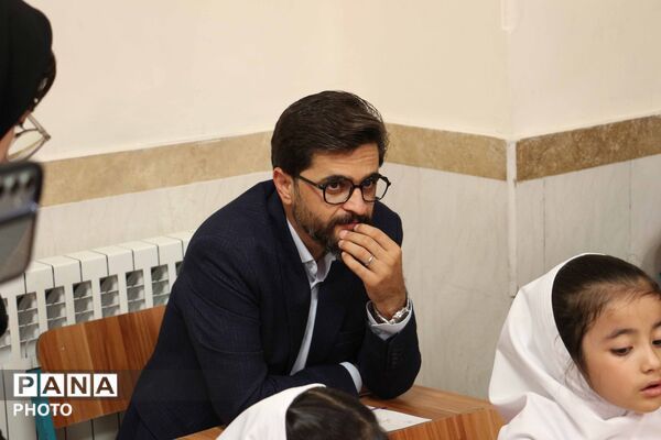 جشن شکوفه‌ها در بجنورد با نواخته‌شدن زنگ مهر و آغاز سال تحصیلی کلاس اولی‌ها