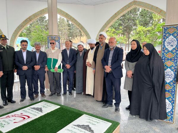 خادمین امام رضا(ع) با شهدا بیعت کردند 