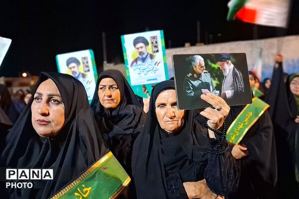 حضور شامگاهی مردم داغدار در پارکینگ شهرداری شهرستان باشت