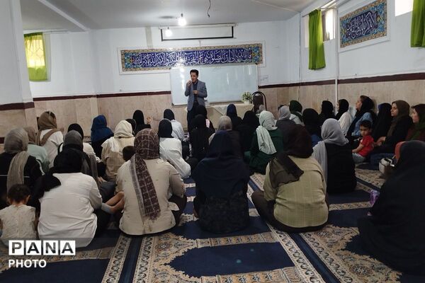 جلسه آموزش خانواده با محوریت فرزندپروری موفق در دبستان معصومیه