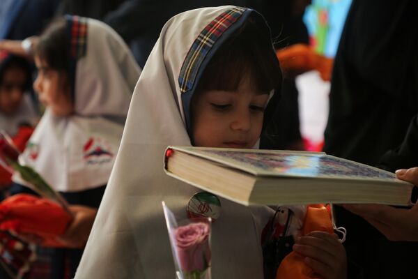 جشن شکوفه‌ها در مدرسه ندای اسلام اصفهان