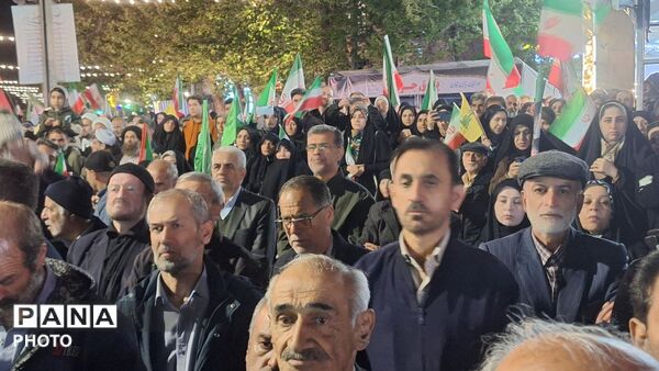 آیین استقبال از دختر ایران مهدیه اسفندیاری در امام‌زاده حسن(ع) کرج