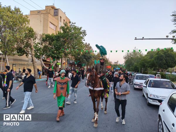  کاروان عظیم نوجوان کربلا در خیابان پروین 