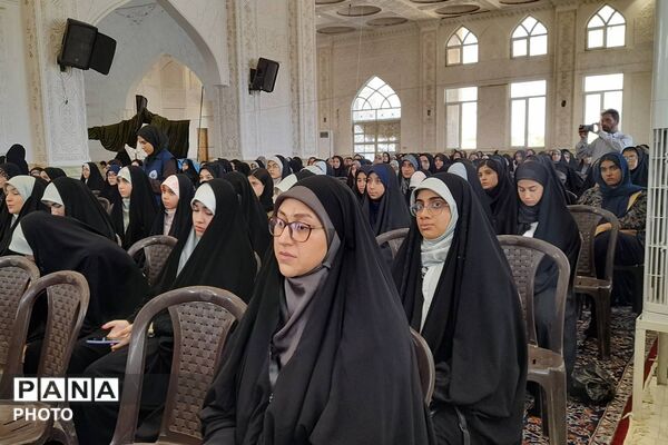 تجلیل از برگزیدگان در اختتامیه مسابقات قرآن، عترت و نماز