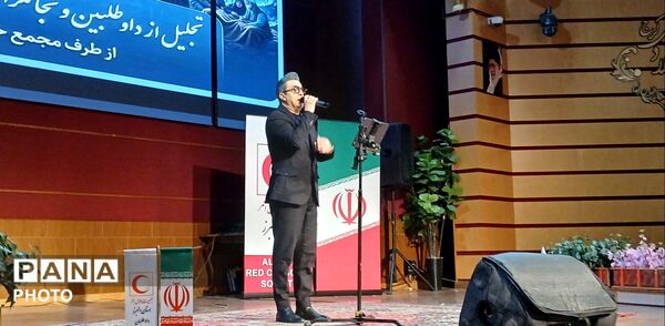 تجلیل از داوطلبان و نجاتگران هلال احمر در جنگ رمضان 