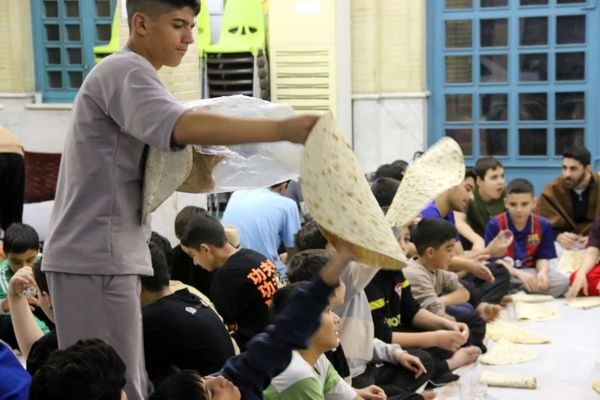 استقبال پرشور دانش‌آموزان شهریاری از آیین معنوی اعتکاف