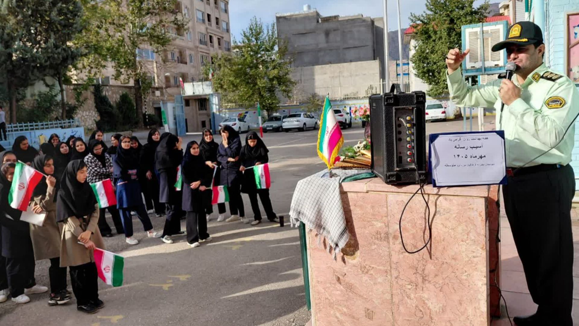 آیین گرامیداشت نیروی انتظامی در دبیرستان فرهنگیان