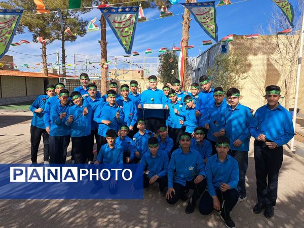 جشنِ تکلیفِ «به وقتِ میهن خدایی» دانش آموزان اشکذری همراه دستبوسی مادر