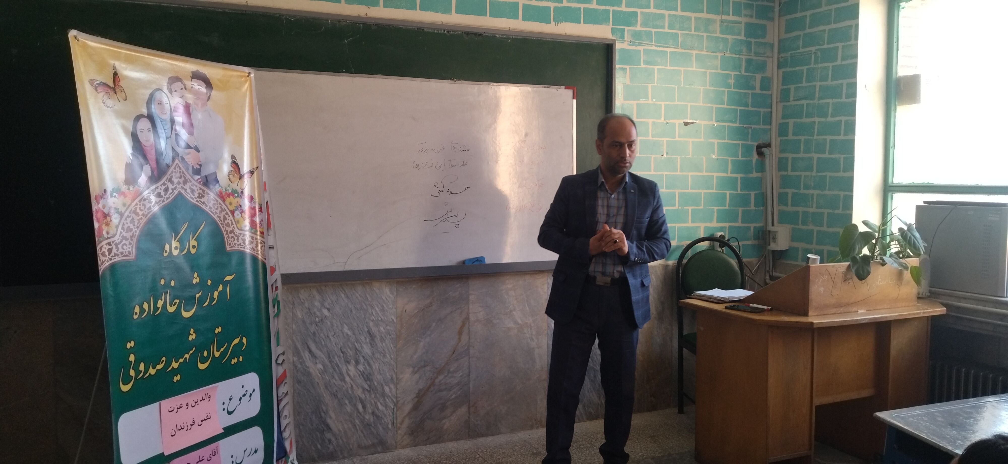 حضور والدین در کنار فرزندان، سد محکمی در برابر آسیب‌های اجتماعی است