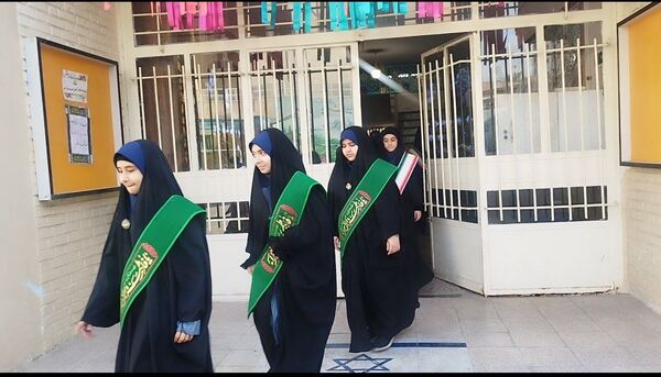 گرامیداشت هفته قرآن ، عترت و نماز در دبیرستان شاهد تکتم 