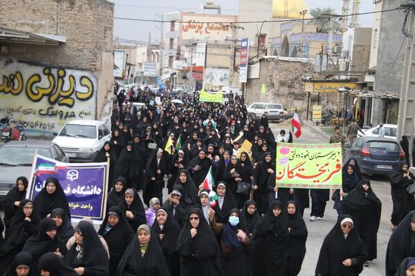 راهپیمایی 9 دی در بهبهان؛ فرهنگیان و دانش‌آموزان با آرمان‌های انقلاب تجدید بیعت کردند