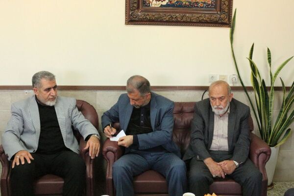 بازدید نماینده مجلس از آموزش‌وپرورش فیروزکوه و دیدار با کتابداران