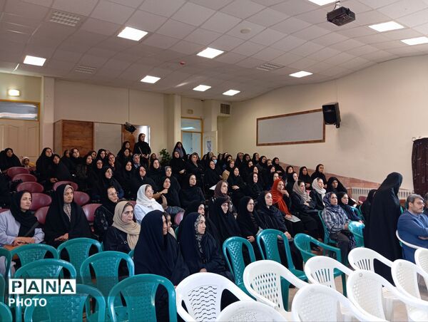  جلسه انجمن اولیا در دبیرستان نمونه اندیشه