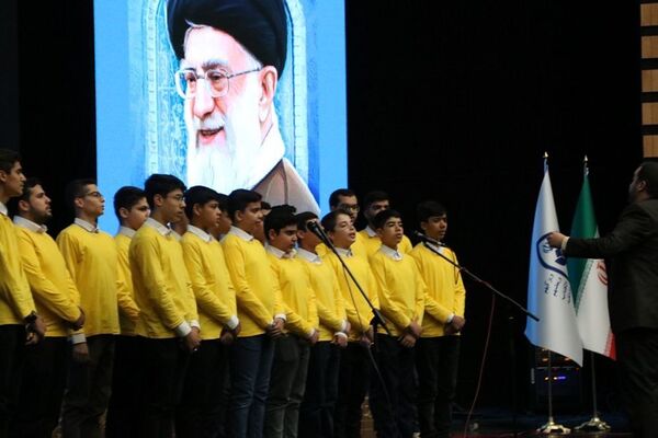 تقدیر از دانش‌آموزان برتر حوزه فرهنگی و هنری در آموزش و پرورش ناحیه یک شهرری