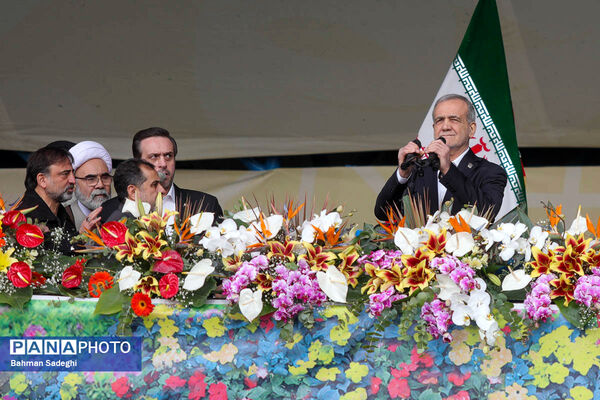 سخنرانی رئیس جمهور در جمع راهپیمایان ۲۲ بهمن