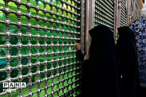 تجدید عهد با امام راحل و شهدا
