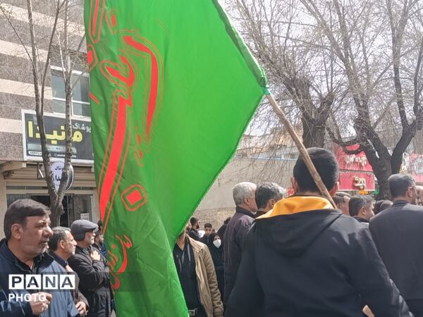 حضور کودکان در تشییع شهدای استان چهارمحال وبختیاری 