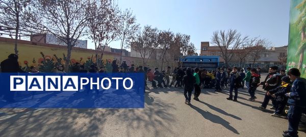 برگزاری مسابقات طناب کشی در مدرسه مبین شهرستان شیروان