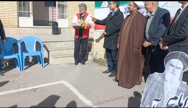 طنین زنگ انقلاب در مدرسه حضرت زهرا(س) نیر