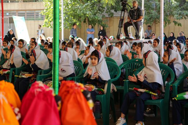جشن شکوفه‌ها در مدرسه ندای اسلام اصفهان