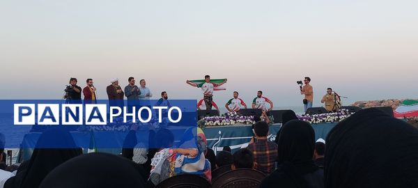 محفل قرآنی با حضور محفلی‌ها 