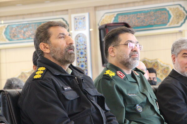 مراسم نمادین استقبال از امام خمینی (ره) در فرودگاه یزد 