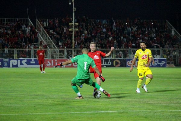 بازی بدون گل تراکتور و فجر سپاسی