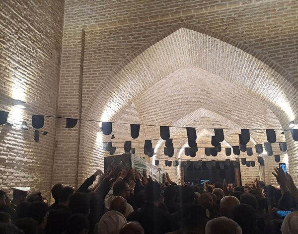 مراسم وداع با شهید امنیت هادی میرآبادی در مسجد جامع شهرستان نیشابور 