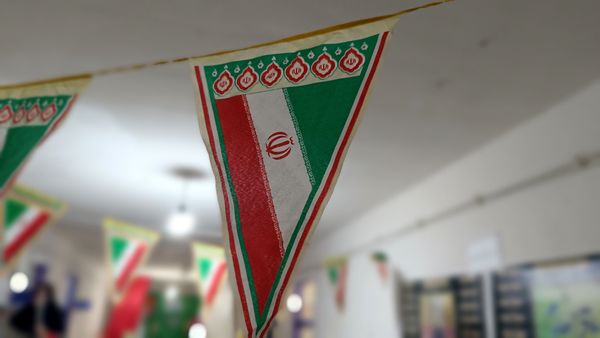  نواخته شدن زنگ انقلاب در مدرسه نمونه الزهرا  یاسوج