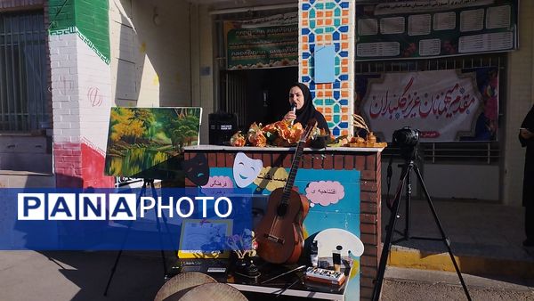 رونمایی از استعدادهای هنری دانش‌آموزان در نمایشگاه فرهنگ و هنر دبیرستان هاجر بیرجند