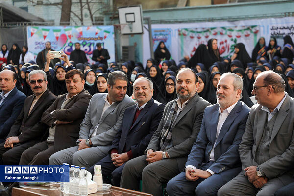 آیین نواختن گلبانگ انقلاب اسلامی با حضور وزیر آموزش و پرورش