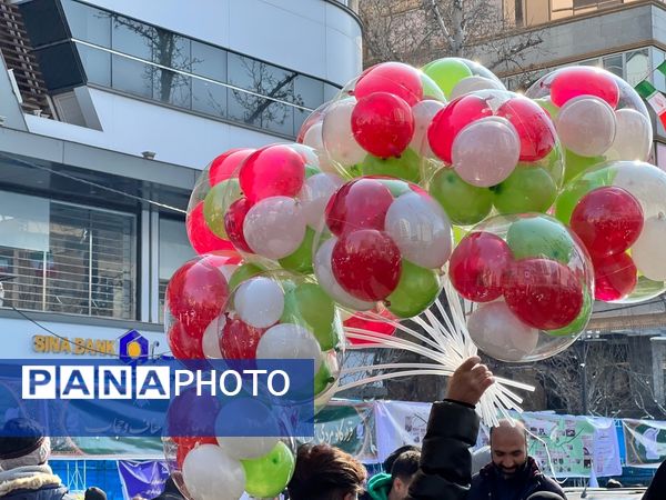حضور دانش‌آموزان دبستان المهدی در راهپیمایی ۲۲ بهمن 