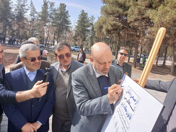 دومین روز گردهمایی از صحن دانش تا کرسی قانون‌گذاری 