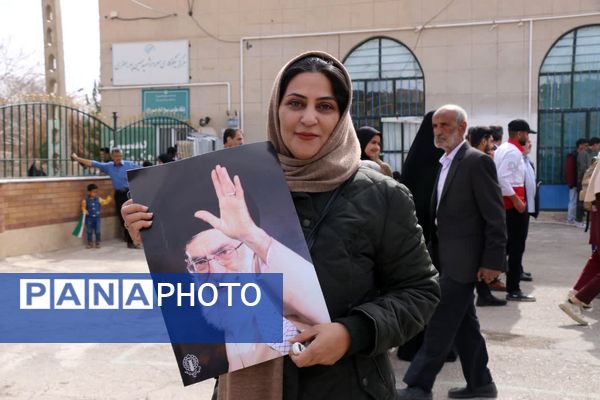 انقلاب را نسل جدید ادامه می دهند