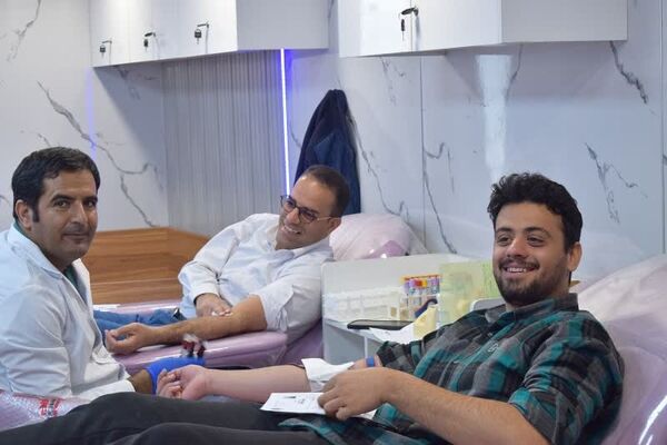 بازدید مدیر آموزش و پرورش بهاباد از پایگاه انتقال خون در بیمارستان حکیم بهابادی