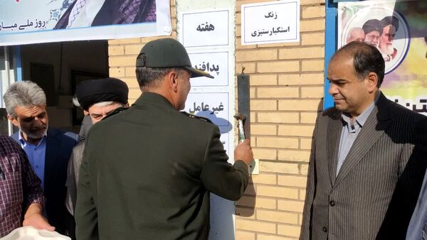 زنگ آغاز هفته پدافند غیرعامل در هنرستان آیت‌الله خامنه‌ای 