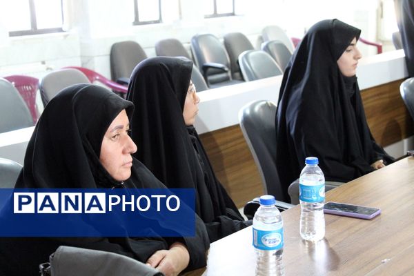 نشست اصحاب رسانه شهرستان سامان با مدیرکل فرهنگ و ارشاد اسلامی استان چهارمحال و بختیاری