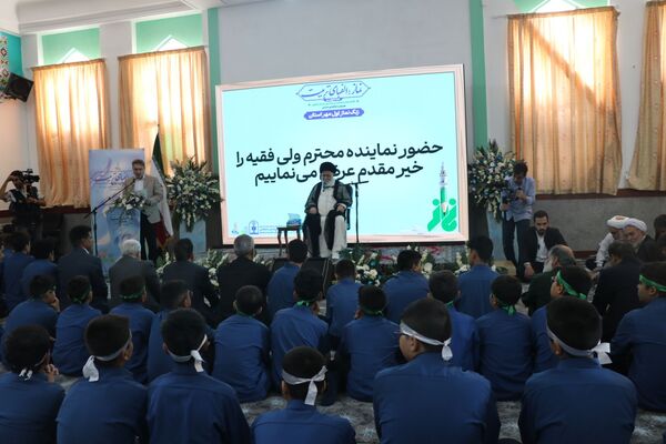 زنگ نماز در دبیرستان برزگر با حضور آیت الله علم الهدی 